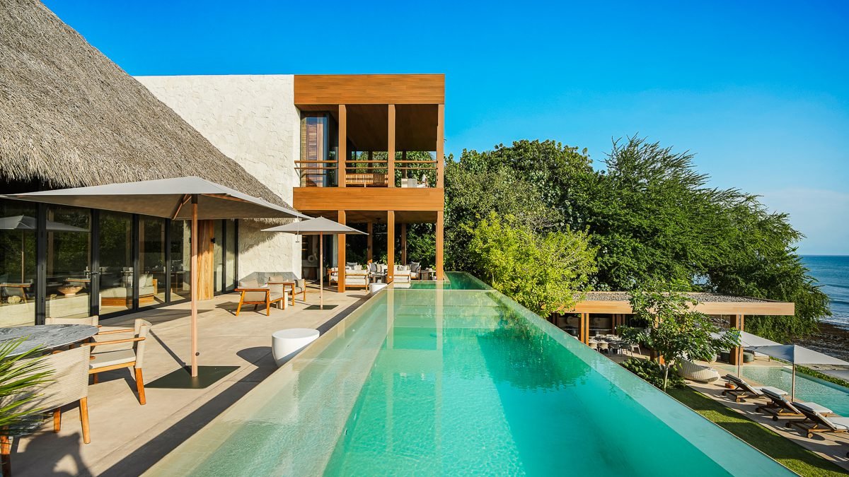 Paradise Coves #1, Paradise Coves: infinity pool and villa