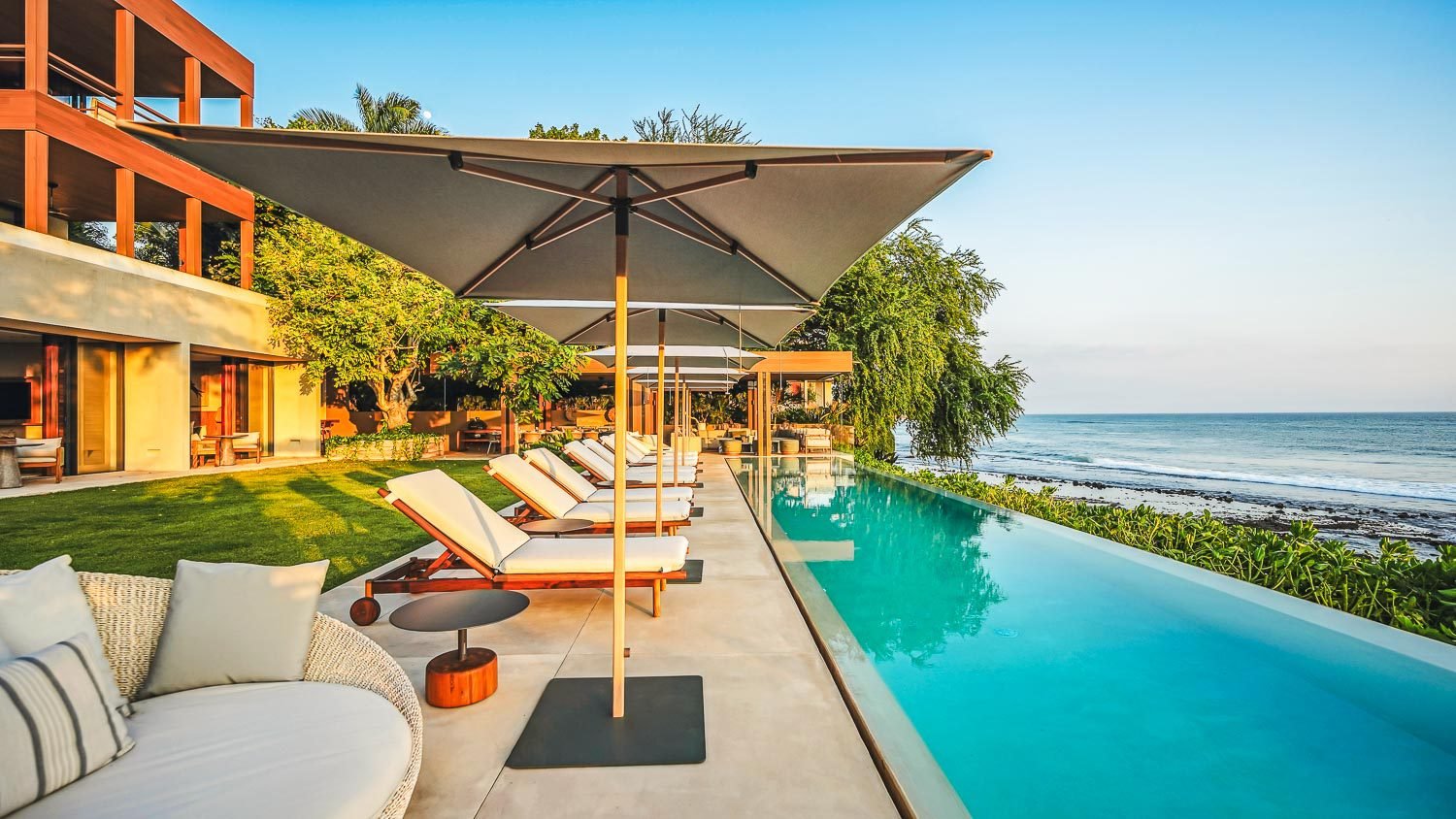 Paradise Coves #1, Paradise Coves: pool terrace facing the ocean
