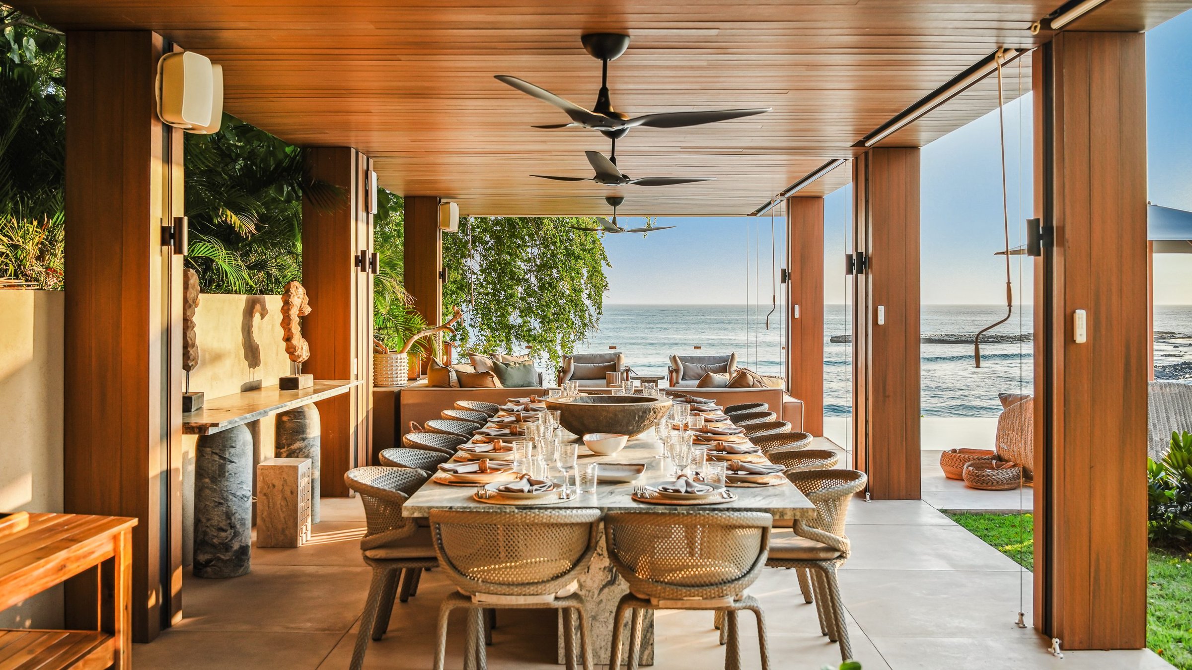 Paradise Coves #1, Paradise Coves: beachfront dining table